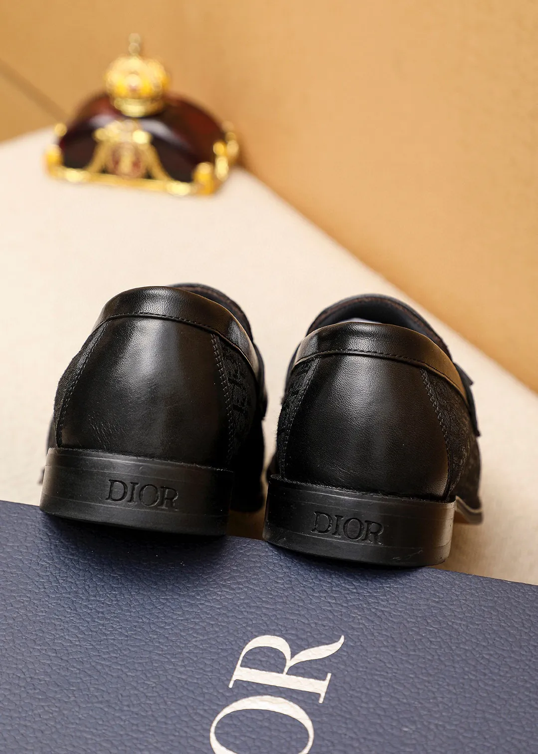 Men's shoes 💰480 💐 Product trademark: Dior "Dior" casual leather shoes Regular size: 39-44 (38.45.46🉑️Customized) Product materials: Selected Italian imported first-layer calfskin upper, imported water-dyed 🐂 cowhide lining. Strong three-dimensional visual effect, original outsole color: 2 colors available